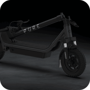 Pure Air 6 Ultra Suspension E-Scooter in dunkler Studioansicht