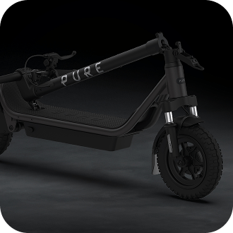 Pure Air 6 Ultra Suspension E-Scooter in dunkler Studioansicht