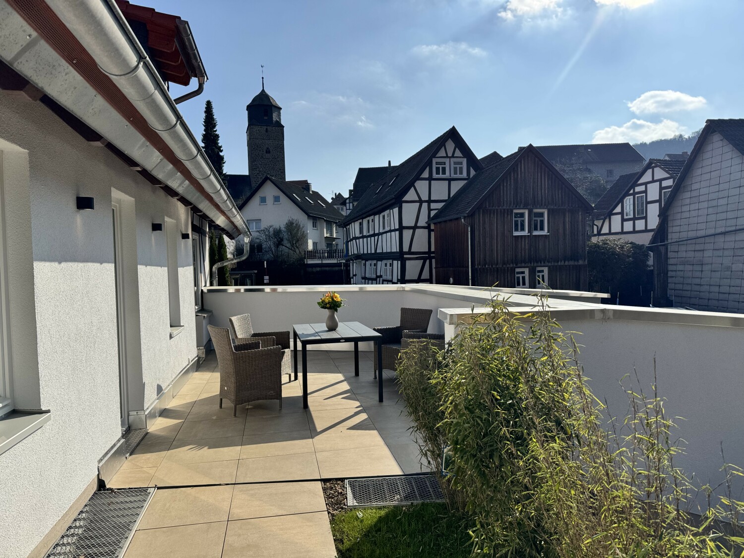 Ruhige Terrasse eines apartboarding Apartments bei Marburg