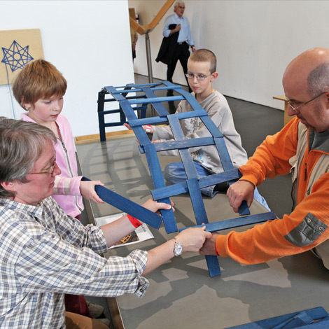 Leonardo-Brücke aus Holzlatten im Mathematikum Gießen
