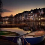 Abendstimmung am Ufercafé Gischler mit Ruderbooten und beleuchteter Marburger Altstadt